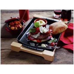 Alternative view of Staub Teller Mit Holzunterlage 33 Cm X 22 Cm, Gusseisen, Schwarz