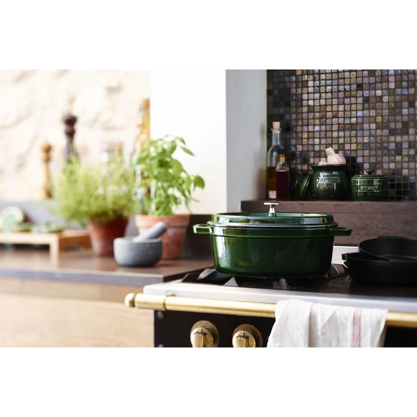 Staub Cocotte 33 Cm, Oval, Basilikum-Grün, Gusseisen 7 Staub Cocotte 33 Cm, Oval, Basilikum-Grün, Gusseisen – Bild 5