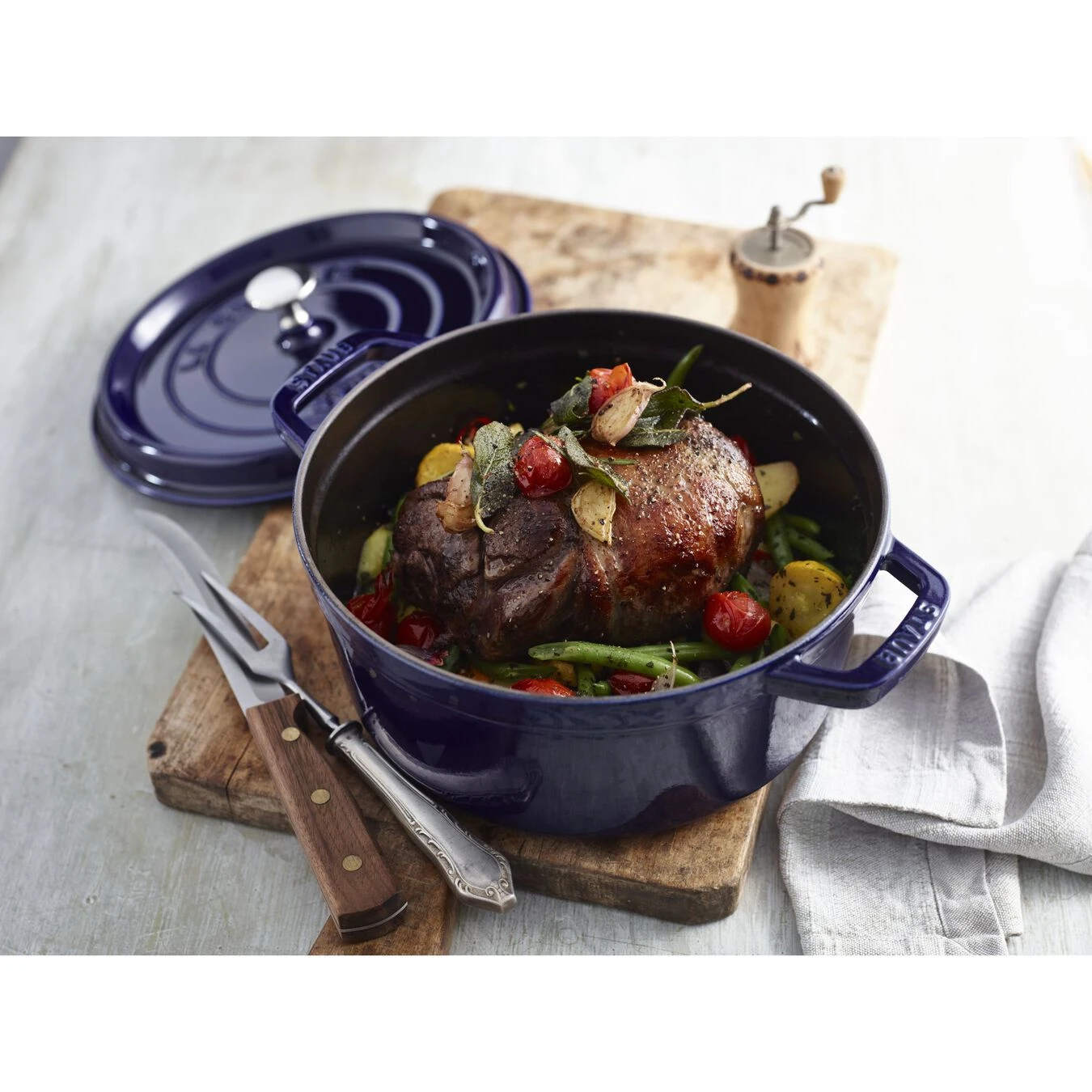Staub Cocotte 24 Cm, Rund, Dunkelblau, Gusseisen 8 Staub Cocotte 24 Cm, Rund, Dunkelblau, Gusseisen – Bild 6