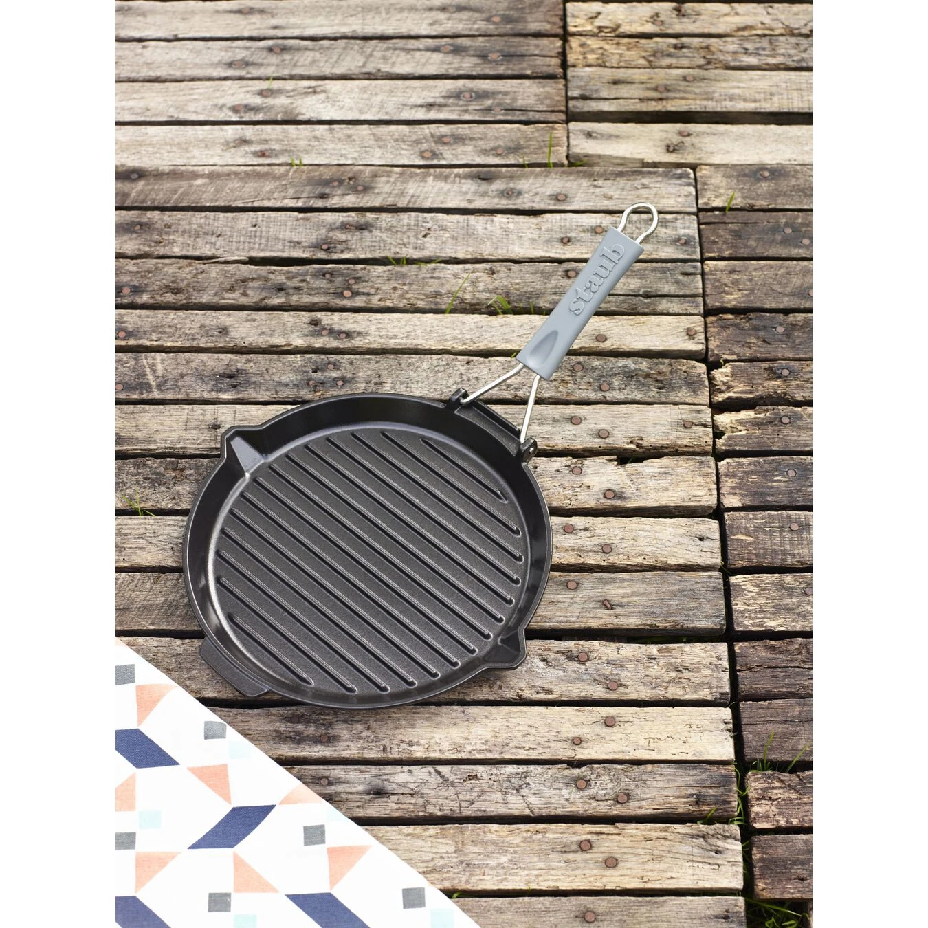 Staub Grillpfanne Mit Ausgießnase 28 Cm, Gusseisen, Schwarz 6 Staub Grillpfanne Mit Ausgießnase 28 Cm, Gusseisen, Schwarz – Bild 4
