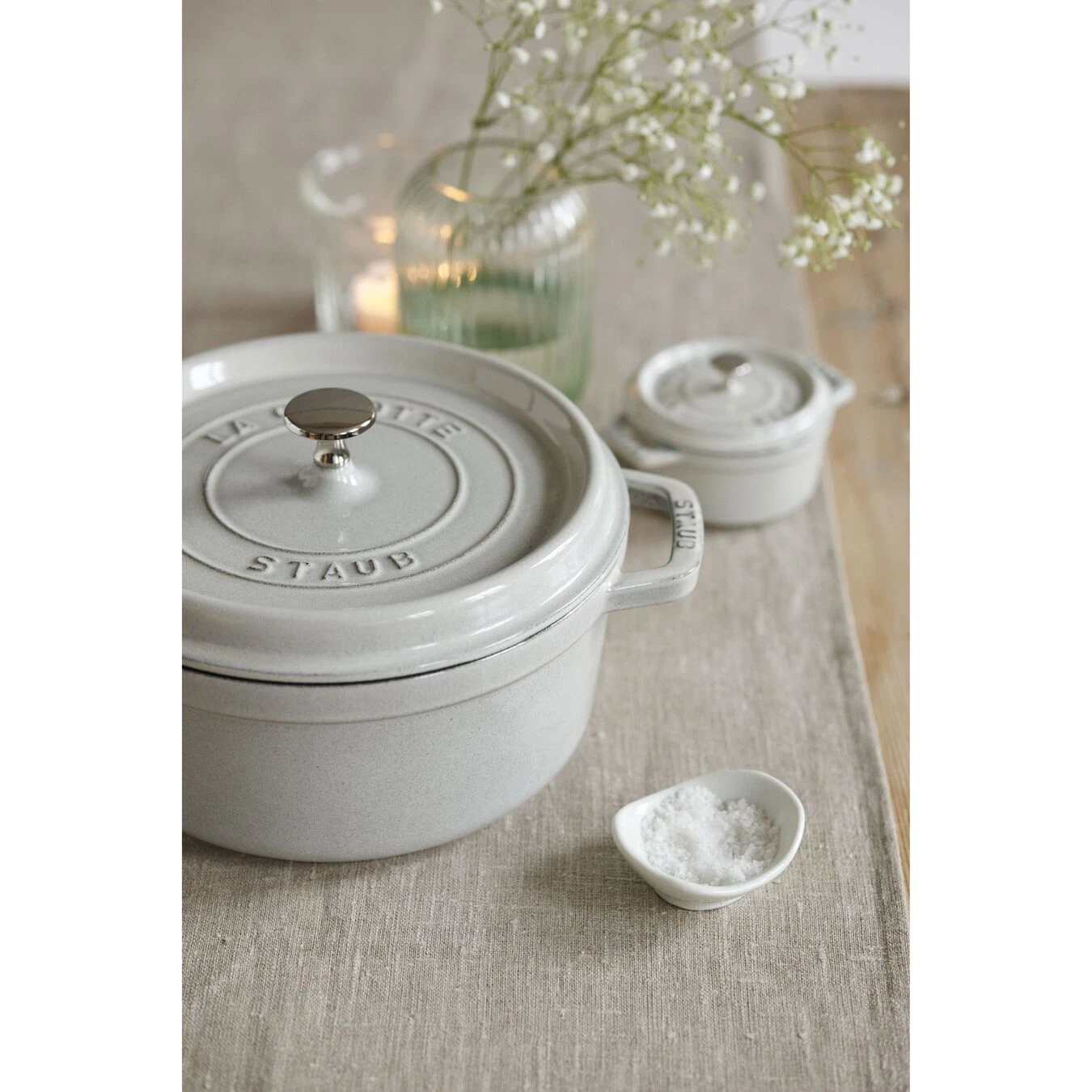 Staub Cocotte 22 Cm, Rund, Weisser Trüffel, Gusseisen 7 Staub Cocotte 22 Cm, Rund, Weisser Trüffel, Gusseisen – Bild 5