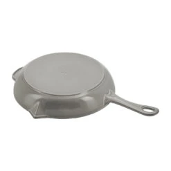 Staub Bratpfanne Mit Ausgießnase 26 Cm, Gusseisen, Graphit-Grau 7 Staub Bratpfanne Mit Ausgießnase 26 Cm, Gusseisen, Graphit-Grau -Staub Geschäft 40510 616 0 3