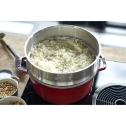 Alternative view of Staub Cocotte Mit Dämpfeinsatz 26 Cm, Rund, Kirsch-Rot, Gusseisen