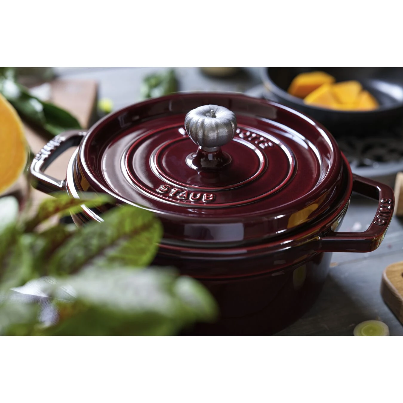 Staub Cocotte 24 Cm, Rund, Grenadine-Rot, Gusseisen 6 Staub Cocotte 24 Cm, Rund, Grenadine-Rot, Gusseisen – Bild 4