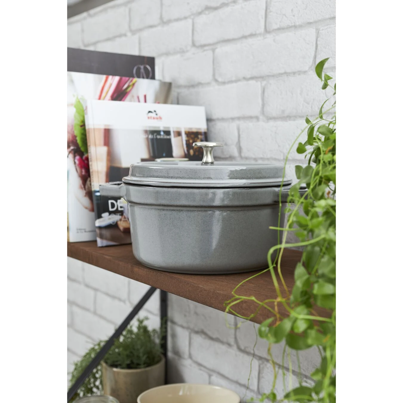 Staub Cocotte 16 Cm, Rund, Graphit-Grau, Gusseisen 7 Staub Cocotte 16 Cm, Rund, Graphit-Grau, Gusseisen – Bild 5