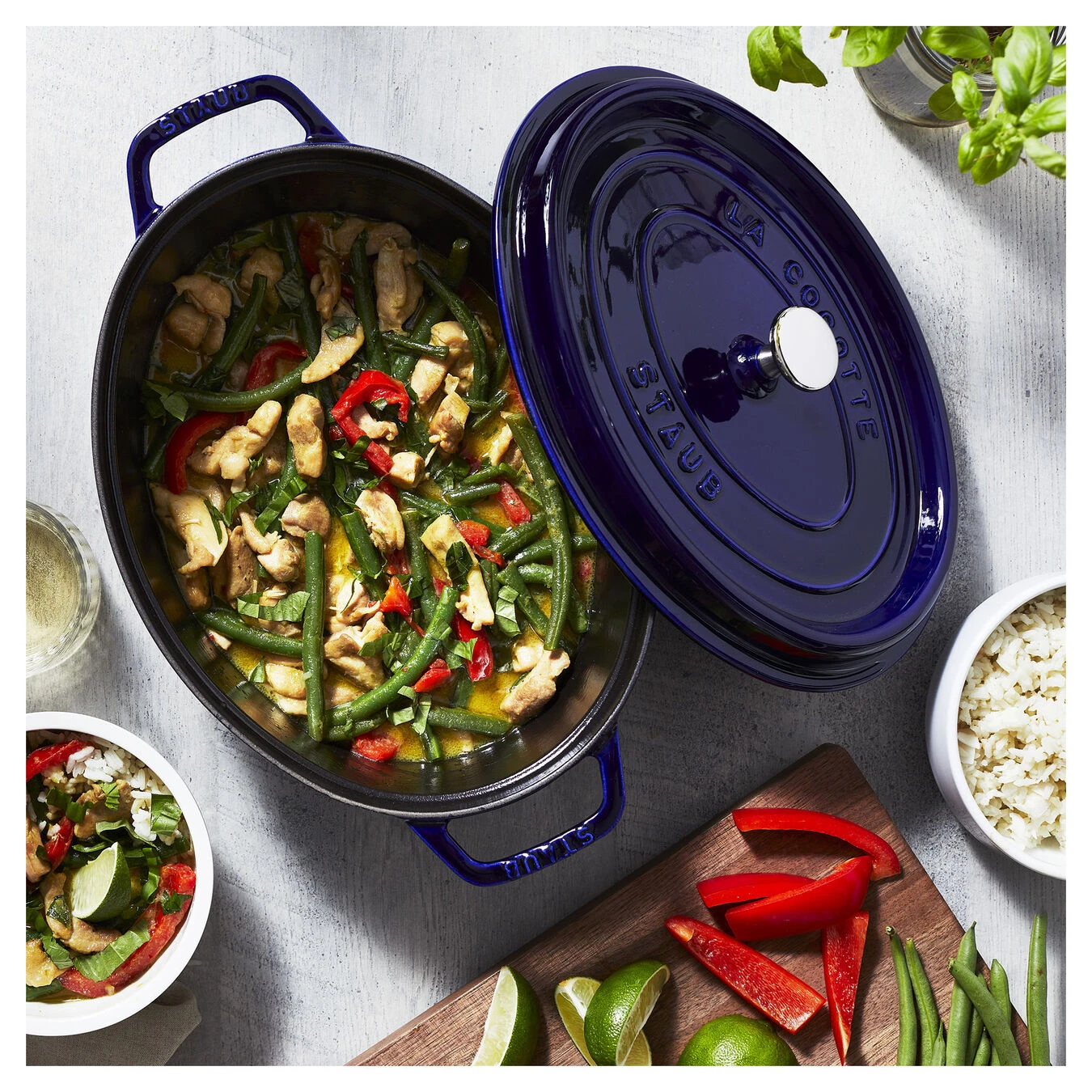Staub Cocotte 31 Cm, Oval, Dunkelblau, Gusseisen 8 Staub Cocotte 31 Cm, Oval, Dunkelblau, Gusseisen – Bild 6