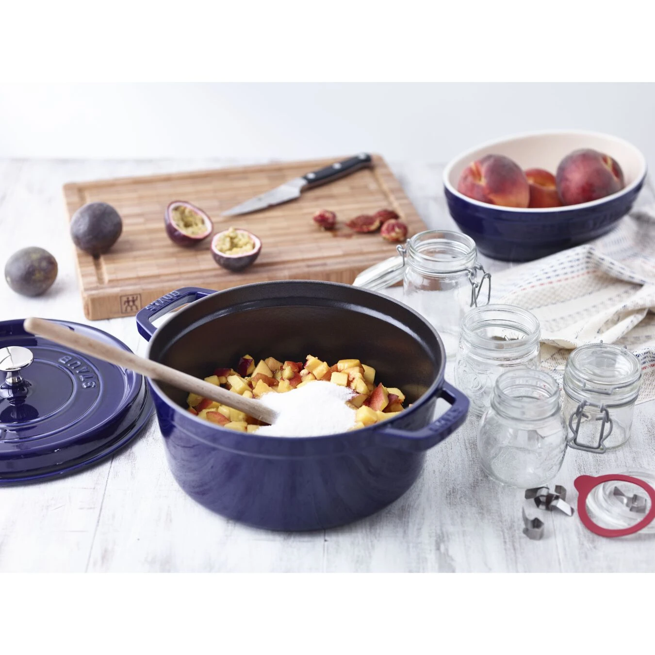 Staub Cocotte 26 Cm, Rund, Dunkelblau, Gusseisen 8 Staub Cocotte 26 Cm, Rund, Dunkelblau, Gusseisen – Bild 6
