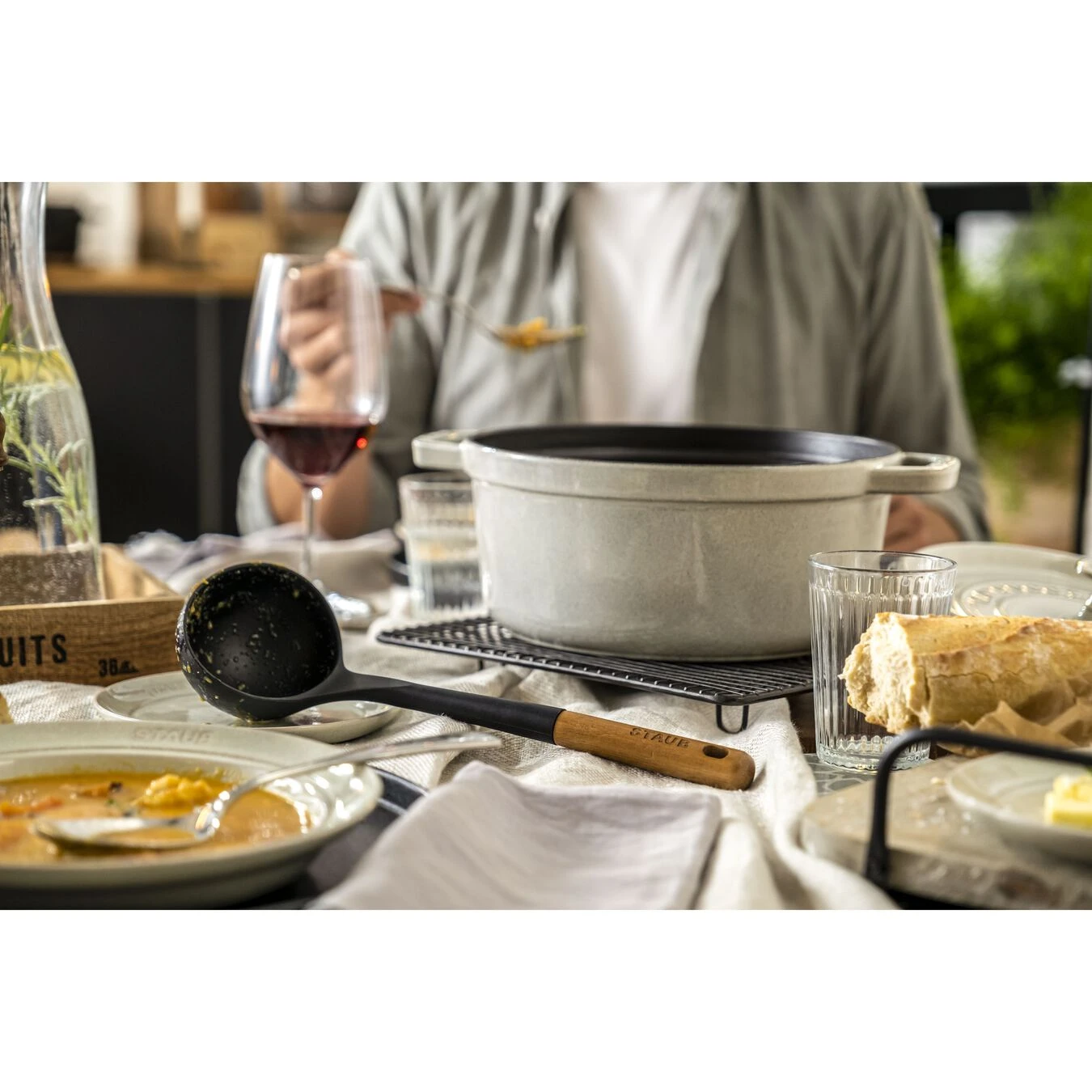 Staub Suppenkelle, 31 Cm, Silikon 8 Staub Suppenkelle, 31 Cm, Silikon – Bild 6