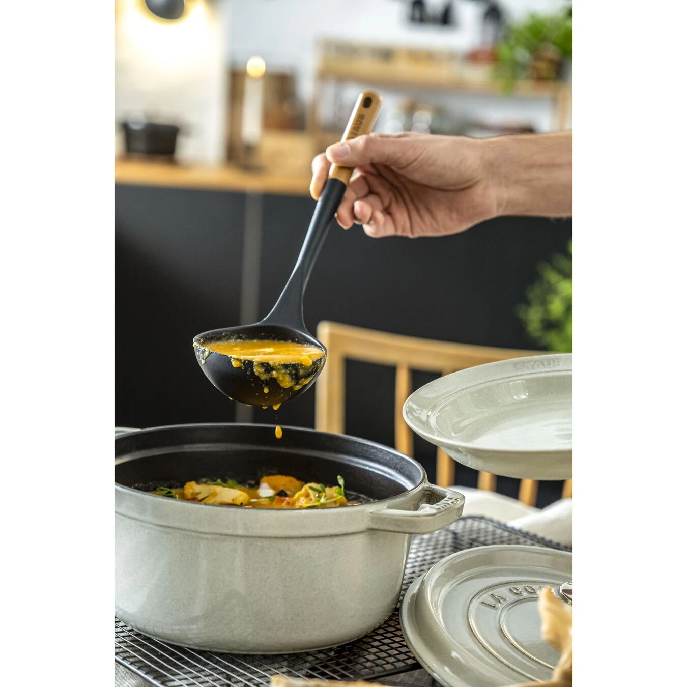 Staub Suppenkelle, 31 Cm, Silikon 6 Staub Suppenkelle, 31 Cm, Silikon – Bild 4