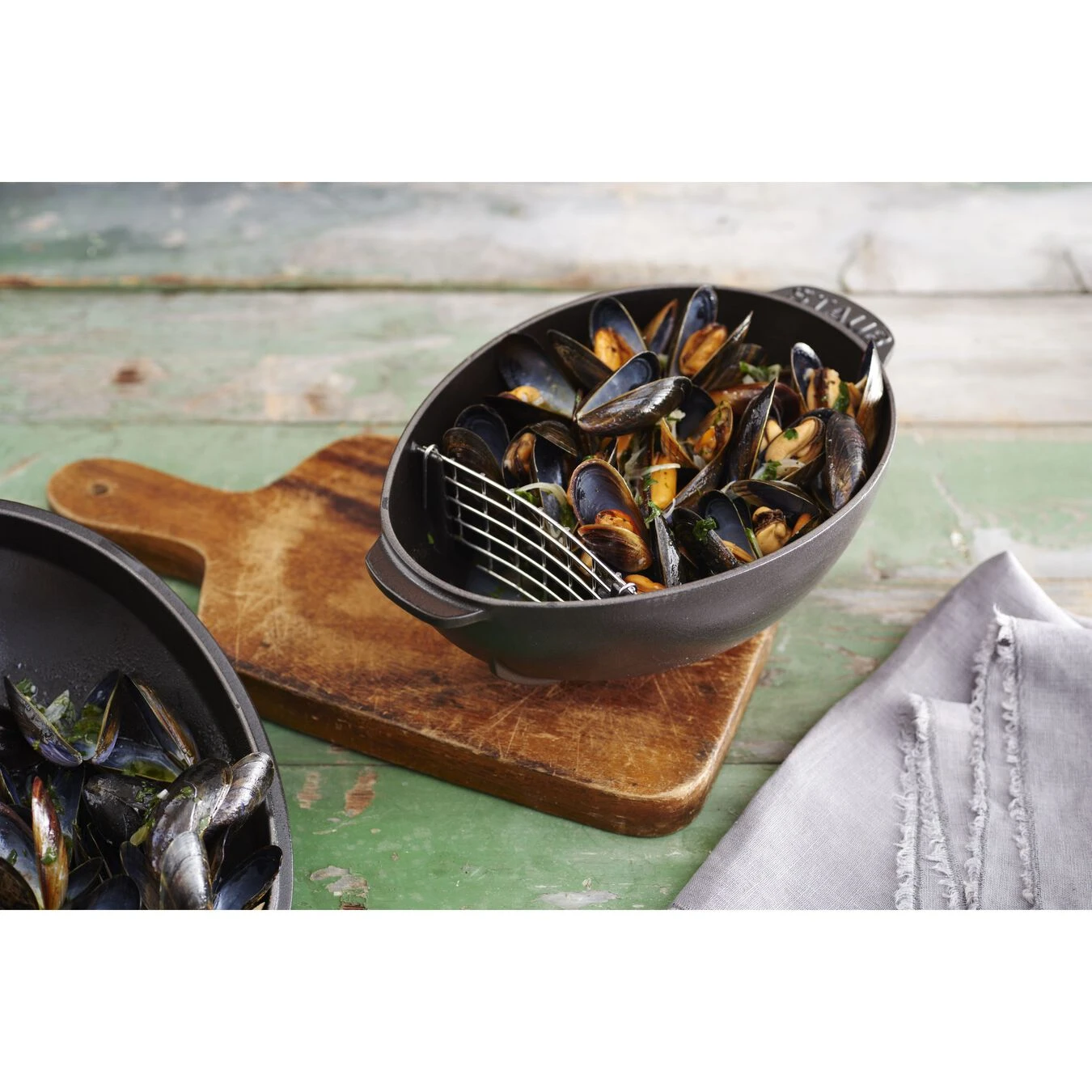Staub Muscheltopf 25 Cm, Gusseisen, Schwarz 4 Staub Muscheltopf 25 Cm, Gusseisen, Schwarz – Bild 2